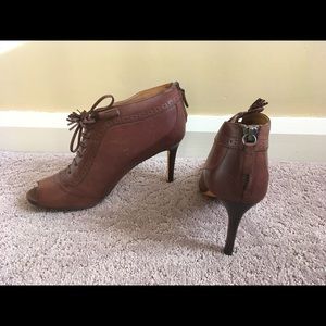 Ann Taylor Brown leather bootie, size 8